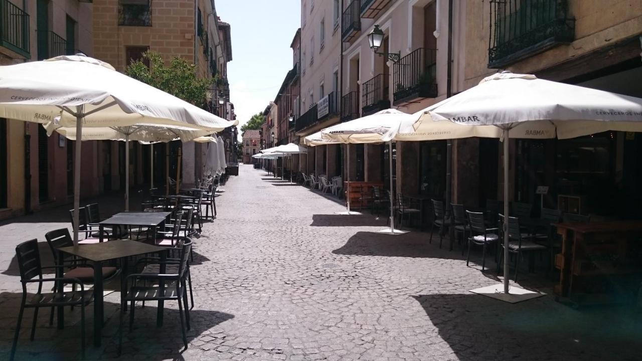 Casa De Huespedes Vecinodecerbantes Hotel Alcala de Henares Exterior photo